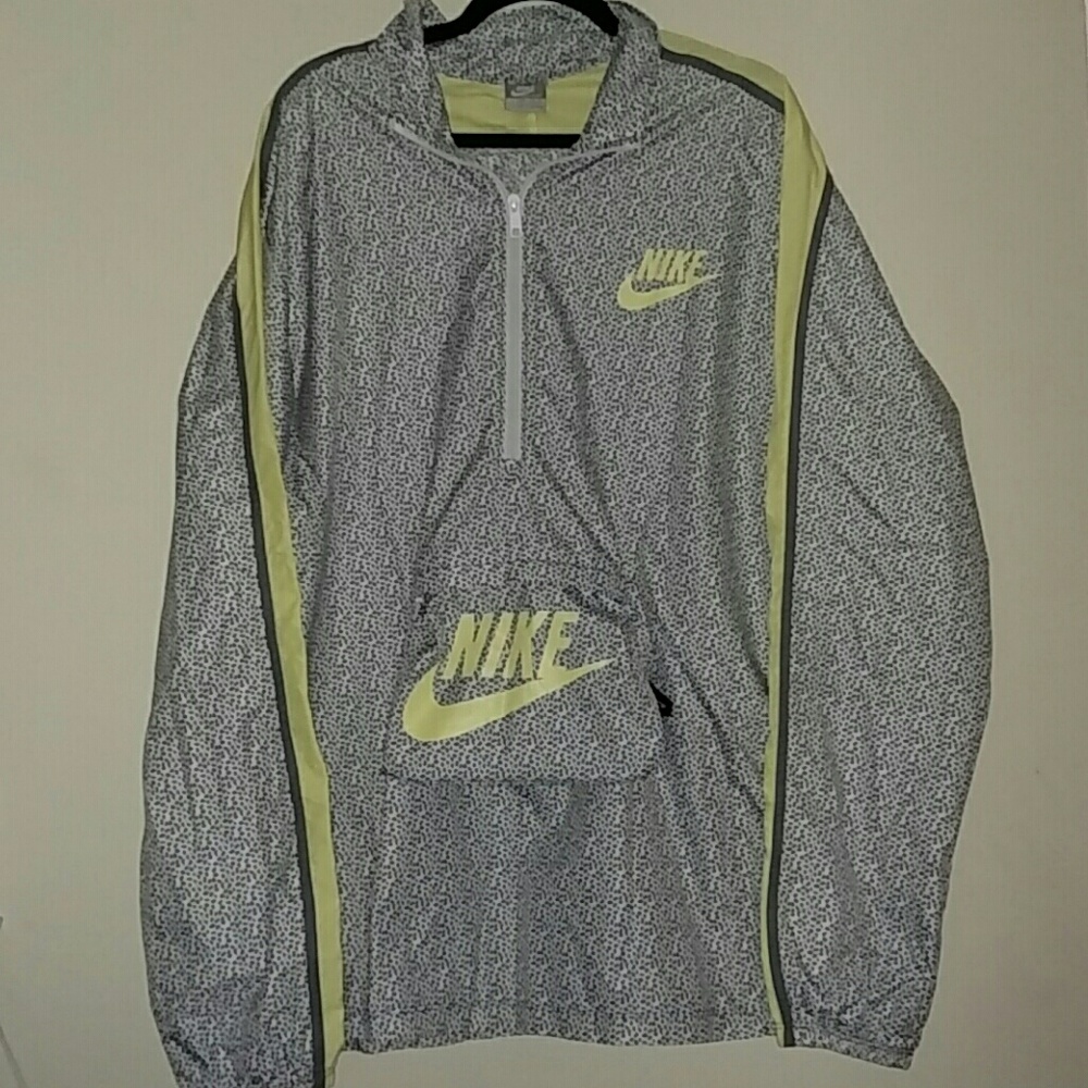 Women's Nike windbreaker pullover